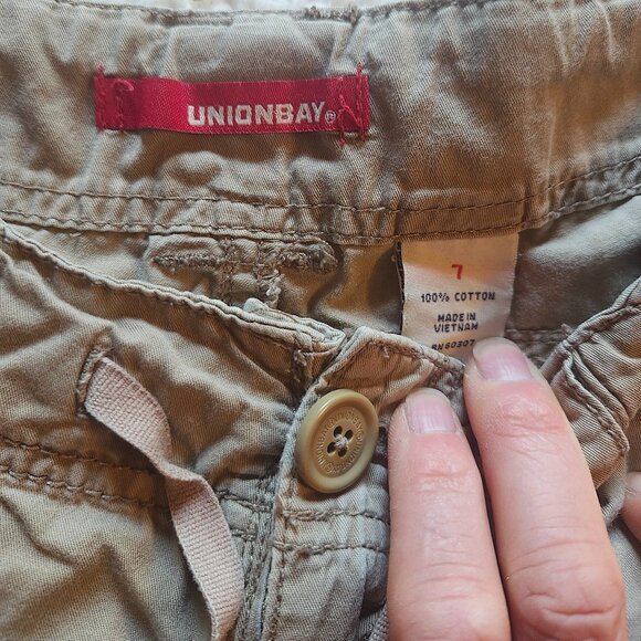 Womens shorts - Picture 2 of 5